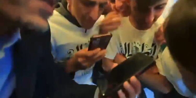 بالفيديو .. تفاصيل الاتصال الهاتفي بين الصدر ولاعبي المنتخب الوطني