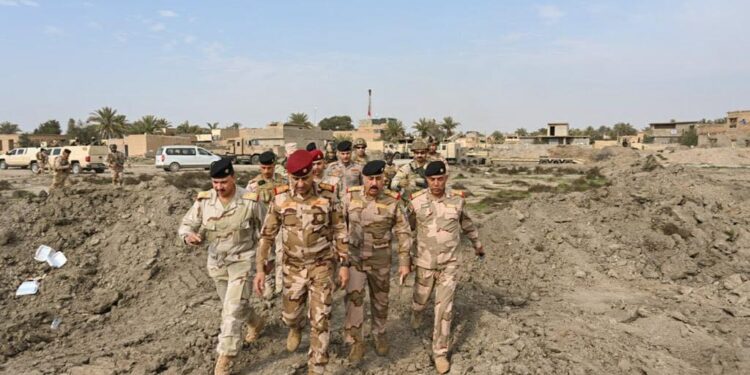 نائب قائد العمليات المشتركة وقائد القوات البرية يتفقدان قاطع عمليات ديالى