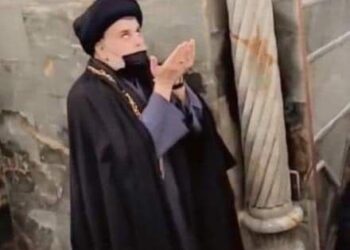 فيديو .. القائد الصدر يزور قبر جده الامام علي عليه السلام