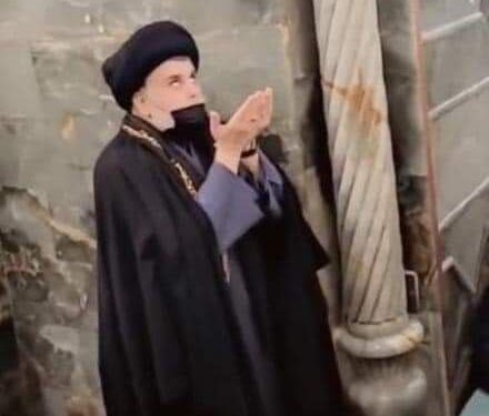 فيديو .. القائد الصدر يزور قبر جده الامام علي عليه السلام