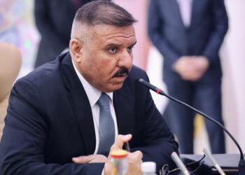 خلال زيارته قيادة شرطة الرصافة.. وزير الداخلية يؤكد على مكافحة الجريمة بمختلف صورها وتطبيق القانون على الجميع دون استثناء