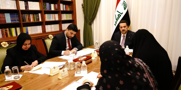 رئيس مجلس الوزراء السيد محمد شياع السوداني يجتمع برئيس ومديري هيئة الحماية الاجتماعية