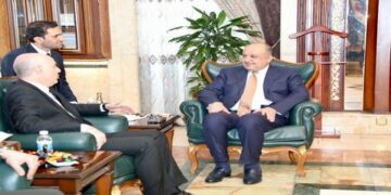 وزير الدفاع يستقبل السفير التركي في بغداد