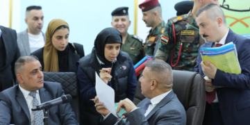 وزير الداخلية يلتقي أسر الشهداء والجرحى الأبطال في محافظة واسط