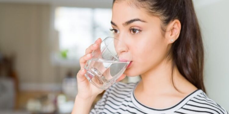 تحذير طبي لمن يهملون شرب الماء.. اضطرابات خطيرة بانتظاركم