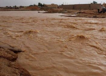 فيديو: سيول تجتاح وادي حوران غرب الأنبار
