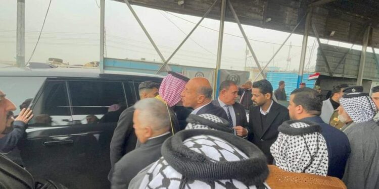 عدنان درجال في سوق الشيوخ لتقديم التعازي لذوي الضحايا من المشجعين