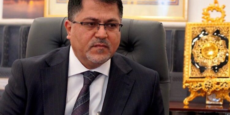 حيدر محمد مكية يباشر مهامه رئيسا للهيئة الوطنية للاستثمار