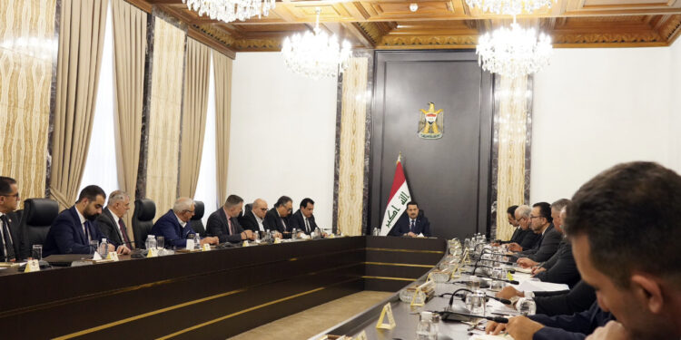 السوداني يتخذ قرارات جديدة للسيــــطرة على ارتفاع سعر صرف الدولار