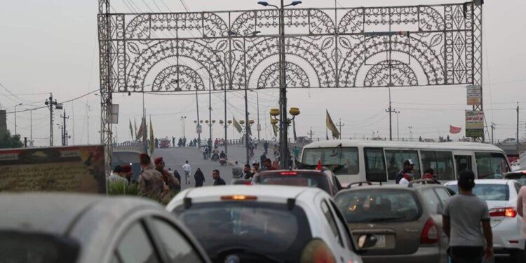 سقوط مركبة من جسر في بغداد واصابة 4 أشخاص بجروح خطيرة