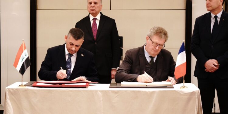 العراق وفرنسا يوقعان “اتفاقية الشراكة الاستراتيجية” لتعزيز التعاون بين البلدين