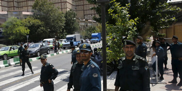 اعتقال مستشار مقرب من زعيم السنة في إيران