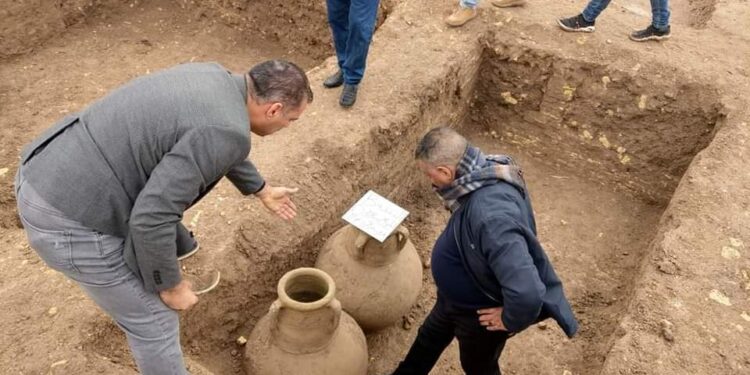 العثور على قرابة 800 قطعة اثرية أقصى جنوبي العراق