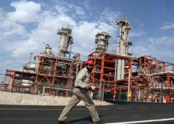 العقوبات على روسيا تعطل مشروعاً حيوياً للغاز الإيراني… و (تركيا والعراق في ورطة)