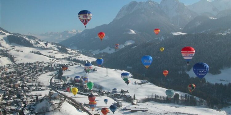 سويسرا تستضيف مهرجان مناطيد الهواء الساخن