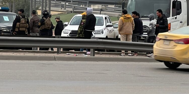 بغداد تستفيق على ازدحامات عنيفة والشمري يترك موكبه وينزل للشارع(صور)