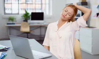 طريقة تجاوز المخاطر الصحية للجلوس طوال اليوم