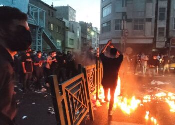 مقتل عنصر من قوات الأمن الايراني بالرصاص على هامش الاحتجاجات