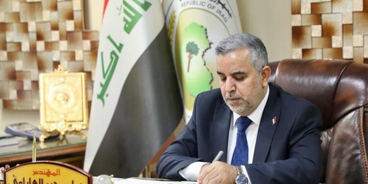 وزير الزراعة يصادق على تثبيت موظفي العقود