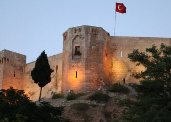 صور قبل الزلزال وبعده لقلعة غازي عنتاب