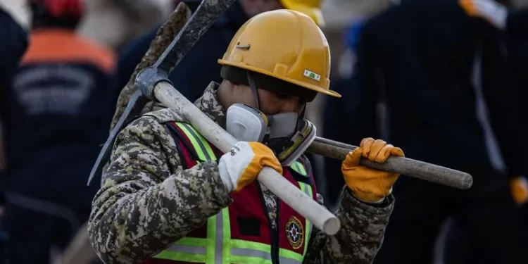 توقيف معظم عمليات البحث عن ناجين من الزلزال في تركيا