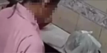 ضبط خادمة تضع الــ “قاذورات” في أطعمة أسرة كفيلها