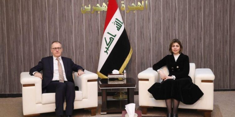 وزيرة الهجرة والمهجرين تستقبل السفير الإيطالي