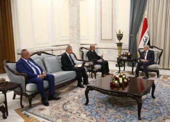 رئيس الجمهورية  يستقبل رئيس سلطة الطيران المدني