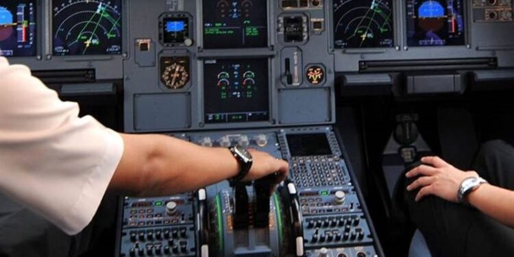 وفاة طيار بنوبة قلبية على متن طائرة بإنجلترا