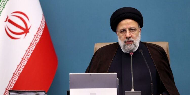الرئيس الإيراني يتهم الغرب بإنشاء داعش