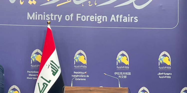 وزير الخارجية ينسحب من المؤتمر الصحفي لأسباب صحية