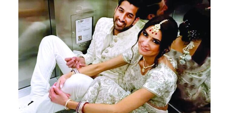 إنقاذ عروسين تعلقا في المصعد ليلة الزفاف