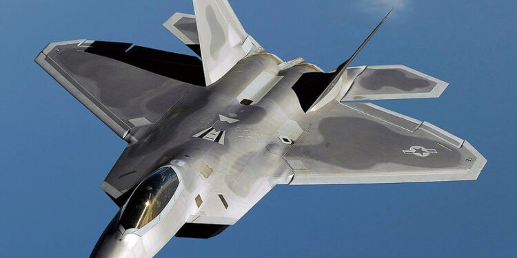 كيف أسقطت أف 22 المنطاد الصيني بارتفاع شاهق؟