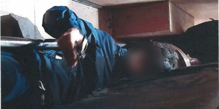 الحكم على زوجين بريطانيين حاولا تهريـــب (عراقيين داخل أريكة)