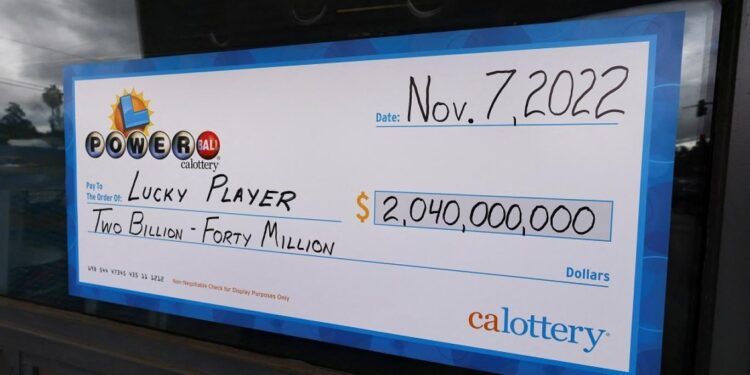 الكشف عن اسم (ملياردير اليانصيب الأول) في العالم