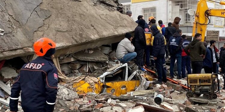 العثور على كنز تحت الأنقاض في تركيا