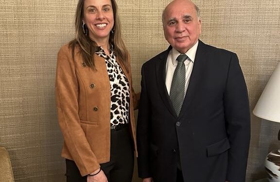 وزير الخارجية يتفق مع مساعدة نظيره الأميركي على تشخيص الفساد