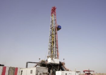 الاعلان عن إنجاز حفر بئر نفطي جديد في حقل الزبير بعمق 2472 متراً
