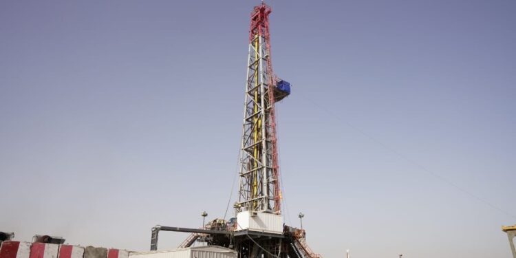 الاعلان عن إنجاز حفر بئر نفطي جديد في حقل الزبير بعمق 2472 متراً