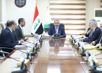 توجيه بمعالجة الإشكاليات للمضي بمشاريع الزجاج والسيراميك في الأنبار