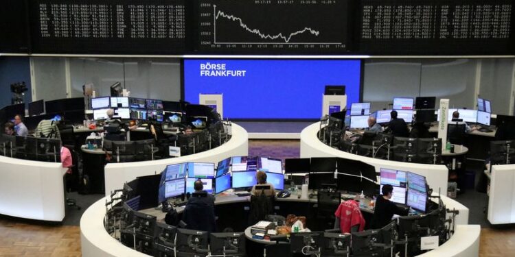 أسهم أوروبا تفتح مرتفعة وتراجع الأسهم العقارية