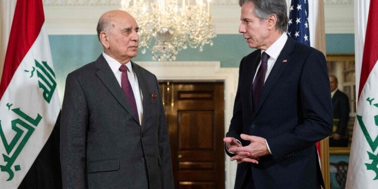 فؤاد حسين  .. أزمة العملة تنحسر تدريجيا والعراق أصبح على دراية