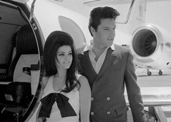 بعد تركها بالصحراء 40 عامًا , بيــــع طائرة إلفيس بريسلي الخاصة بمزاد علني