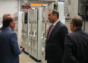 الصناعة تستقطب خبرات شركة ألمانية الى العراق