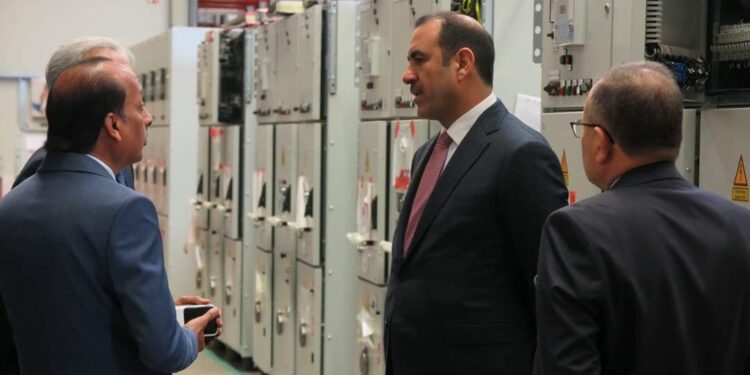 الصناعة تستقطب خبرات شركة ألمانية الى العراق