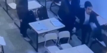 بالفيديو .. طالب يعتدي بالسكين على زميله في اربيل