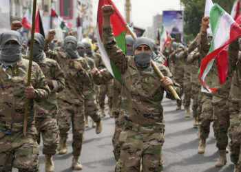 بالوثائق والشهادات.. رواتب حزب الله و قوات الباسيج الإيرانية “الفرق المؤلم”