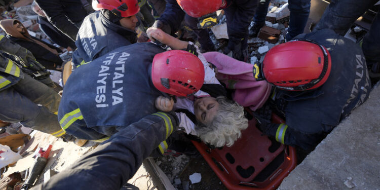 تحركات العالم لإغاثة تركيا وسوريا