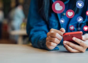 حملة “المحتوى الهابط” تثيـــر تخوفاً من ملاحقة منتقدي الفاسدين في السلطة