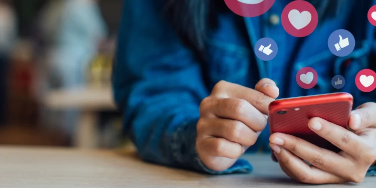 حملة “المحتوى الهابط” تثيـــر تخوفاً من ملاحقة منتقدي الفاسدين في السلطة